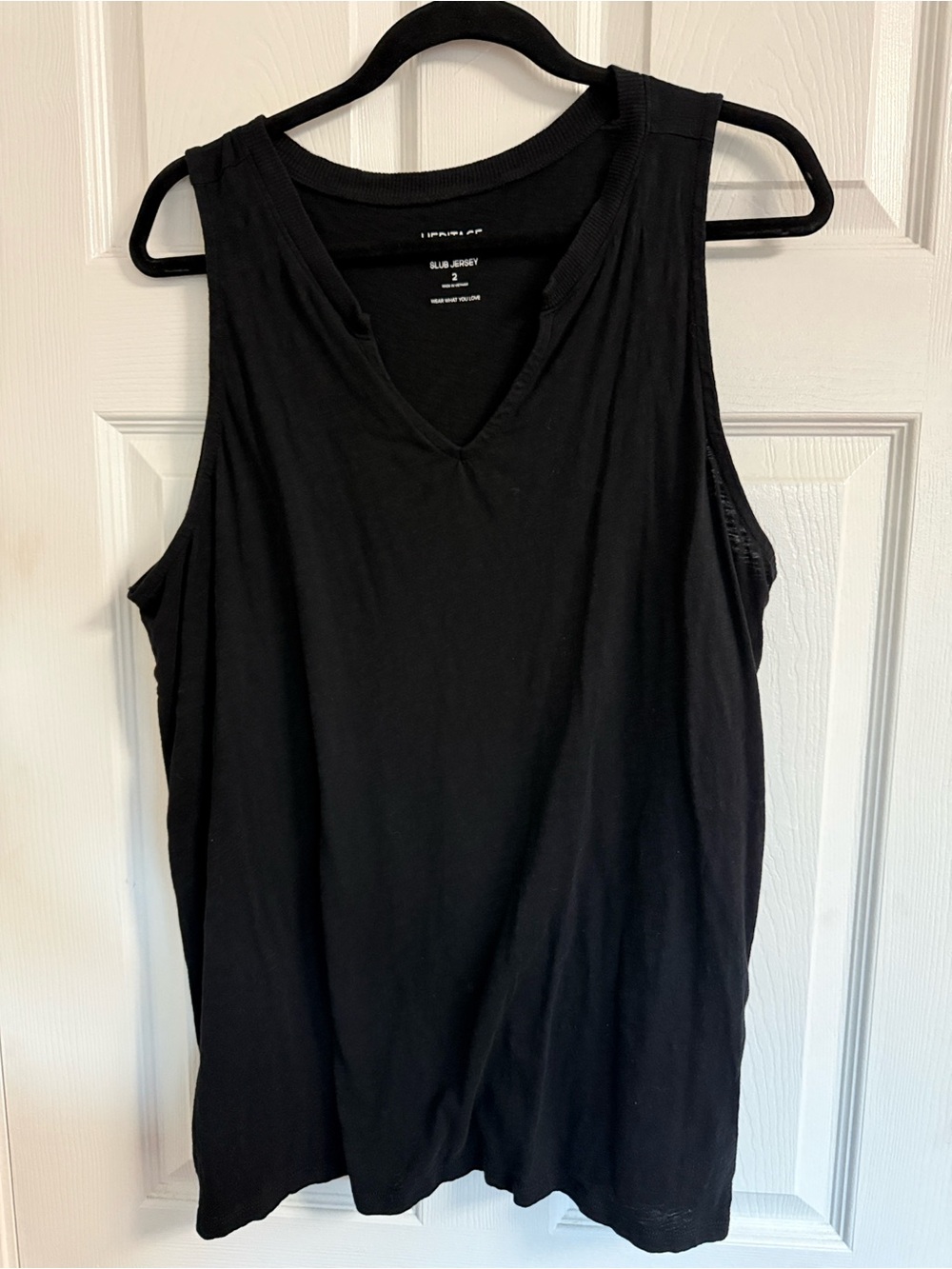 torrid Black V-Neck Sleeveless Tank Top